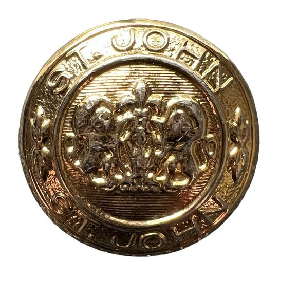 St. John Gold Crest Replacement Button Double Lion 7/8” Shank - Picture 1 of 2